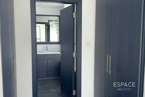Apartmen di Jumeirah Beach Residence, Dubai, UAE 2 bilik tidur, 123 meter persegi № 738345 - foto 11