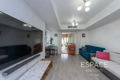 Üürile anda villa asukohaga The Springs, Dubai, AÜE: 3 magamistoaga, 167 m² Nr 738349 - pilt 1
