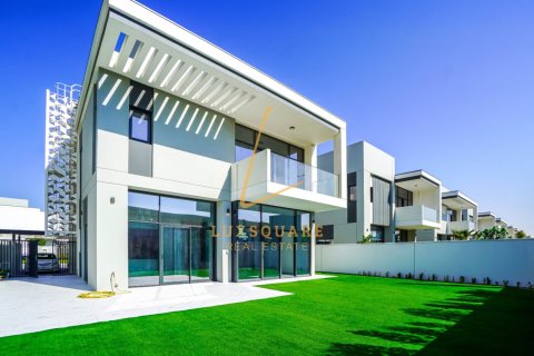 Villa te huur in Al Furjan, Dubai, VAE 4 slaapkamers, 480 vr.m., nr 717832 - foto 1