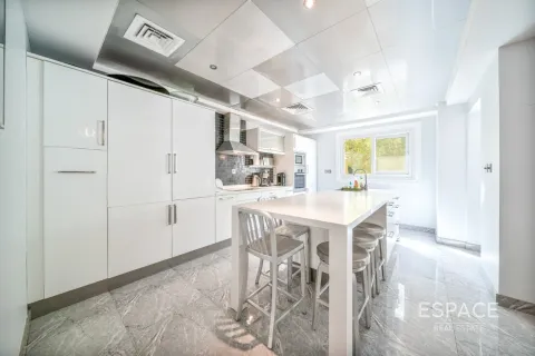 Vila di Meadows, Dubai, UEA 3 kamar tidur, 287 m2 nomor 649649 - foto 9