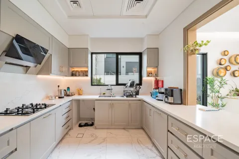 Villa te koop in Al Furjan, Dubai, VAE 4 slaapkamers, 323 vr.m., nr 649650 - foto 6