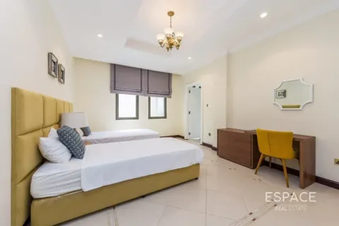 Villa in Palm Jumeirah, Dubai, UAE 4 bedrooms, 622 sq.m. № 649652 - photo 6