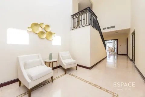 Villa in Palm Jumeirah, Dubai, UAE 4 bedrooms, 622 sq.m. № 649652 - photo 5