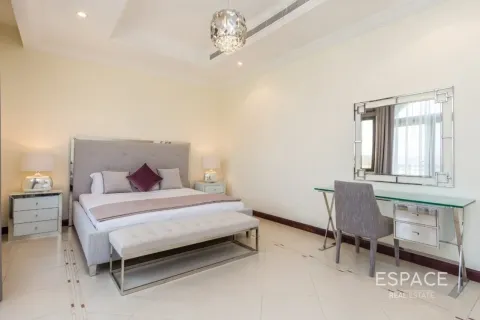 Villa in Palm Jumeirah, Dubai, UAE 4 bedrooms, 622 sq.m. № 649652 - photo 7