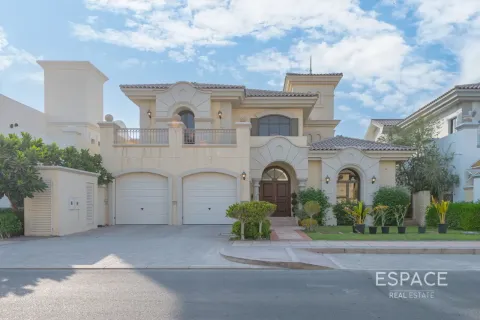 Villa in Palm Jumeirah, Dubai, UAE 4 bedrooms, 622 sq.m. № 649652
