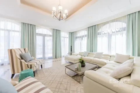 Villa in Palm Jumeirah, Dubai, UAE 4 bedrooms, 622 sq.m. № 649652 - photo 2