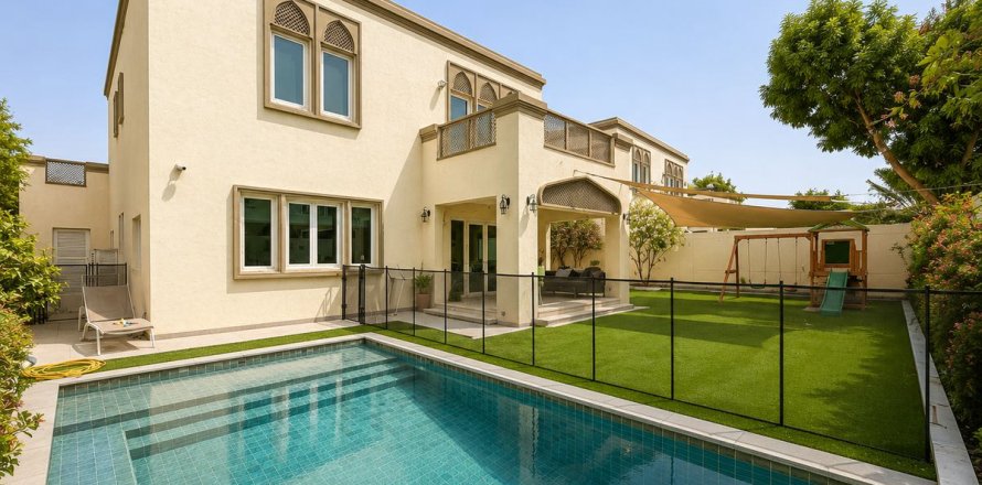 Вилла в Jumeirah Park, Дубай, ОАЭ 3 спальни, 526.9м2 № 760531