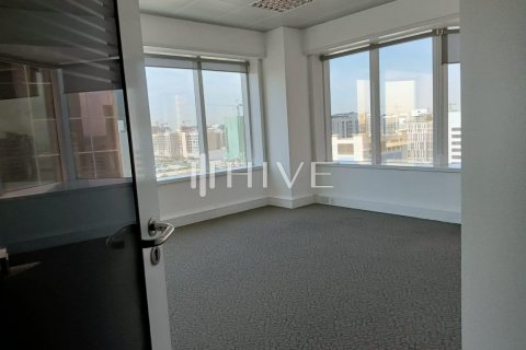Office in Sheikh Zayed Road, Dubai, UAE 186.1 sq.m. № 578768 - photo 11