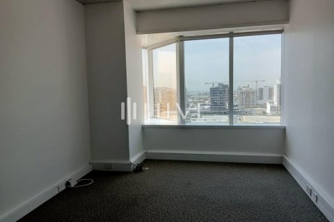 Office in Sheikh Zayed Road, Dubai, UAE 186.1 sq.m. № 578768 - photo 10