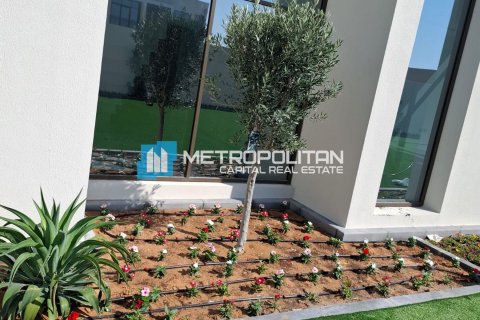Villa zur Miete in Abu Dhabi, VAE 4 Schlafzimmer, 422.3 m2 Nr. 680529 - Foto 17