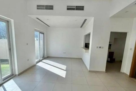 Řadový dům v Dubai Land, Dubai, SAE 2 ložnice, 161 m² Č.: 703375 - fotografie 14