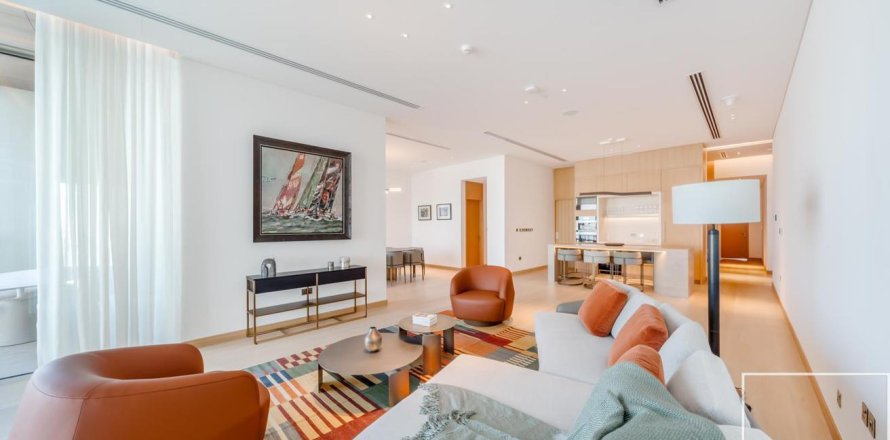 Apartment in Jumeirah, Dubai, UAE 4 bedrooms, 542 sq.m. № 681007