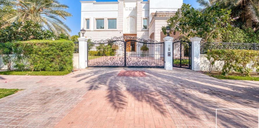 Emirates Hills, Dubai, UAE의 빌라 침실 7개, 1499제곱미터 번호 681006