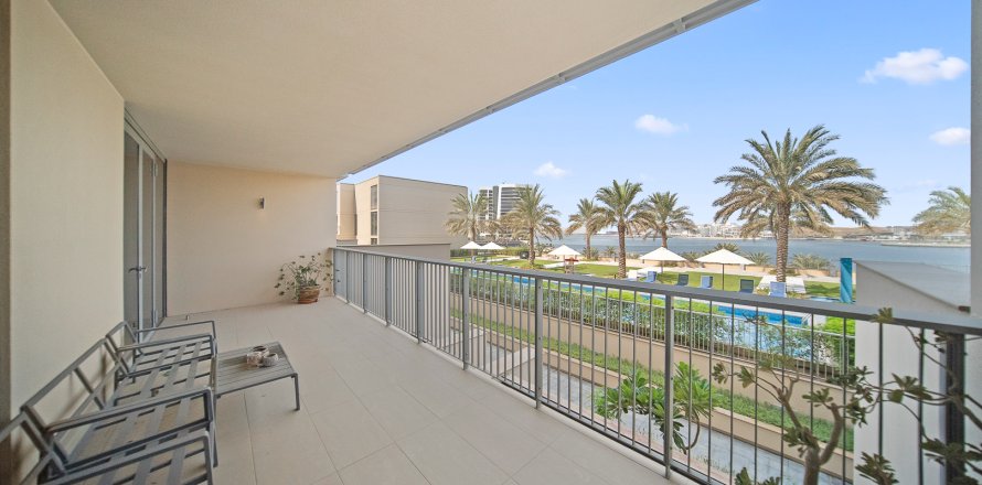 Ridamaja asukohaga Al Raha Beach, Abu Dhabi, AÜE: 3 magamistoaga, 345.67 m² Nr 749239