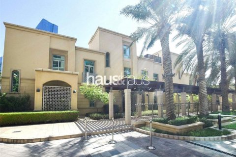 Villa in Dubai Marina, Dubai, UAE 3 bedrooms, 520 sq.m. № 625641 - photo 8