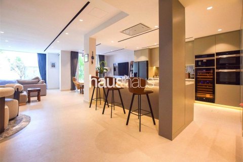 Villa in Dubai Marina, Dubai, UAE 3 bedrooms, 520 sq.m. № 625641 - photo 1