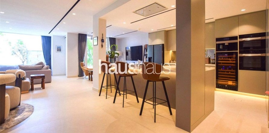 Villa in Dubai Marina, Dubai, UAE 3 bedrooms, 520 sq.m. № 625641