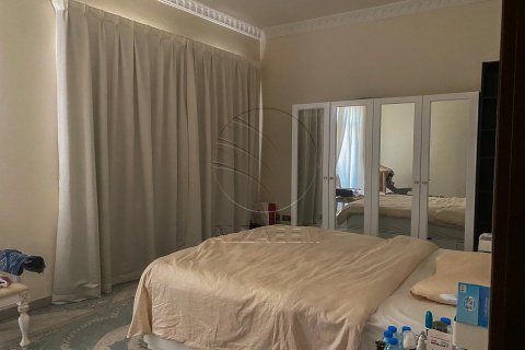 Villa in Al Qurm, Abu Dhabi, UAE 5 bedrooms, 399 sq.m. № 615046 - photo 8