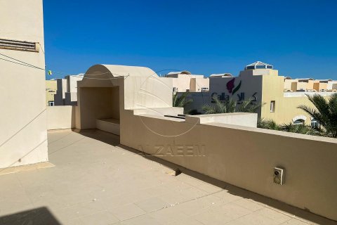 Villa in Al Qurm, Abu Dhabi, UAE 5 bedrooms, 399 sq.m. № 615046 - photo 21