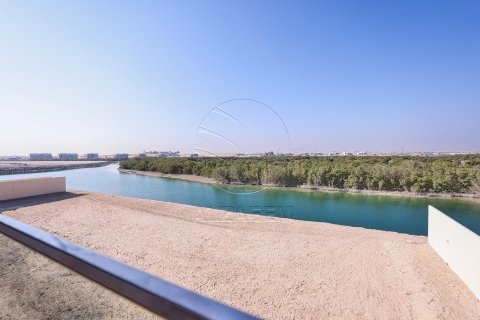 Villa in Abu Dhabi, UAE 5 bedrooms, 2122 sq.m. № 615049 - photo 1