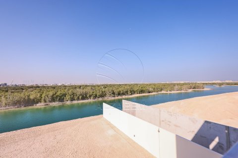 Villa in Abu Dhabi, UAE 5 bedrooms, 2122 sq.m. № 615049 - photo 2