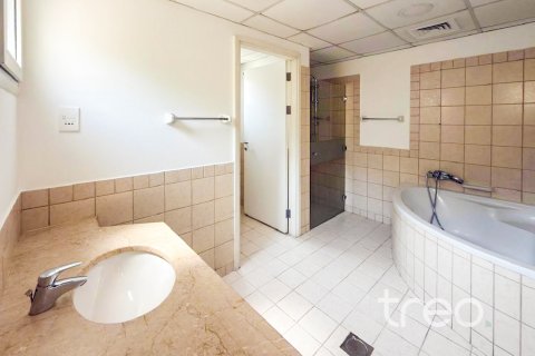 Vilă de închiriat în Meadows, Dubai, EAU 4 dormitoare, 81.66 mp.  №741133 - poză 12