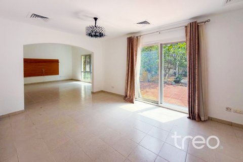 Vilă de închiriat în Meadows, Dubai, EAU 4 dormitoare, 81.66 mp.  №741133 - poză 3