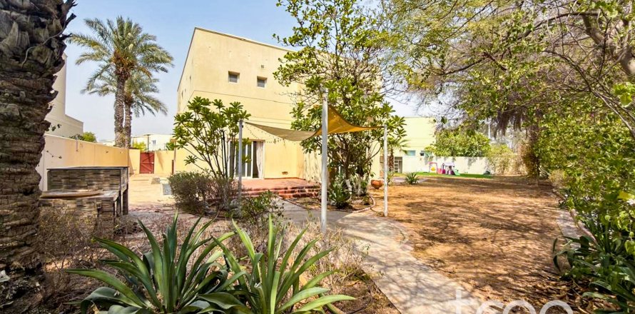 Vilă în Meadows, Dubai, EAU 4 dormitoare, 81.66 mp.  №741133