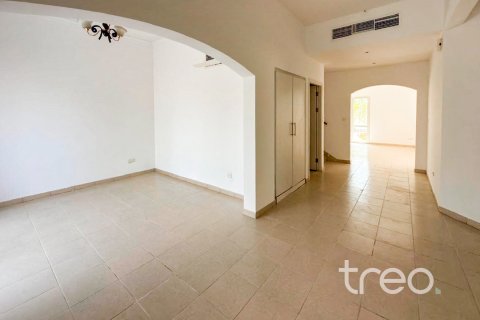 Vilă de închiriat în Meadows, Dubai, EAU 4 dormitoare, 81.66 mp.  №741133 - poză 4