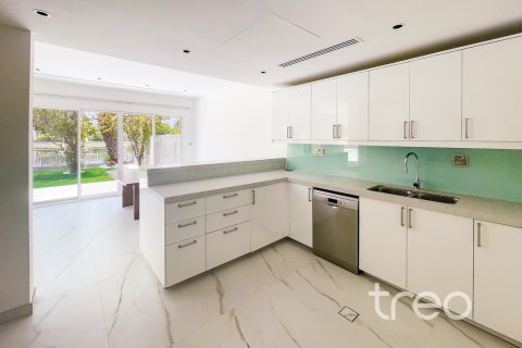Vila v The Springs, Dubai, SAE 3 spálne, 269.79 m2 č. 741134 - Fotografia 4