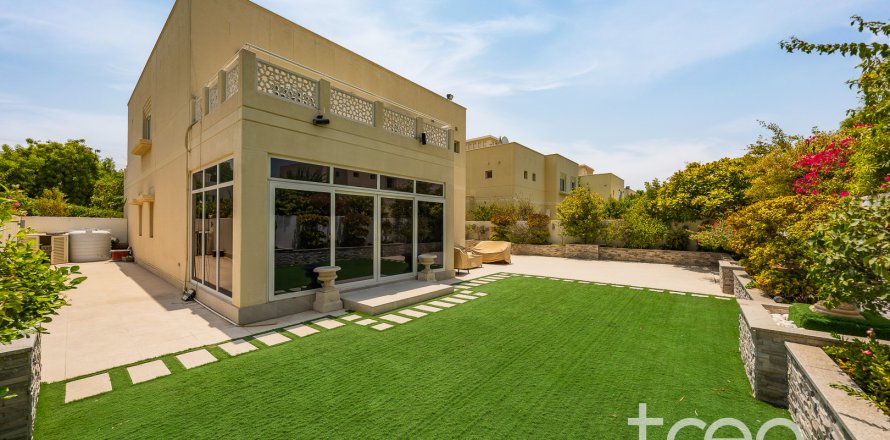 Villa in Meadows, Dubai, VAE: 4 Schlafzimmer, 50.63 m2 Nr. 741132