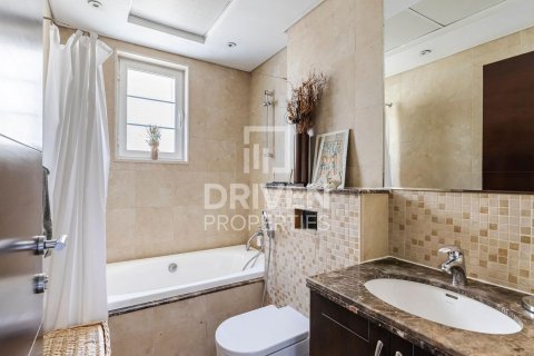 Снять в аренду виллу в Jumeirah Park, Дубай, ОАЭ 3 спальни, 678м2, № 655580 - фото 12