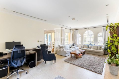 Снять в аренду виллу в Jumeirah Park, Дубай, ОАЭ 3 спальни, 678м2, № 655580 - фото 2