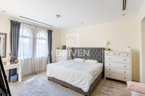 Снять в аренду виллу в Jumeirah Park, Дубай, ОАЭ 3 спальни, 678м2, № 655580 - фото 8