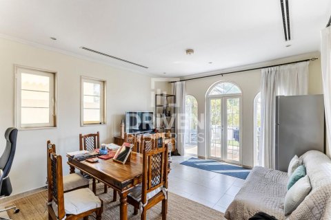 Снять в аренду виллу в Jumeirah Park, Дубай, ОАЭ 3 спальни, 678м2, № 655580 - фото 1