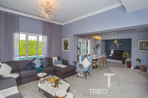 Villa till försäljning i Meadows, Dubai, UAE 4 sovrum, 387.41 kvm Nr. 733903 - fotografi 3