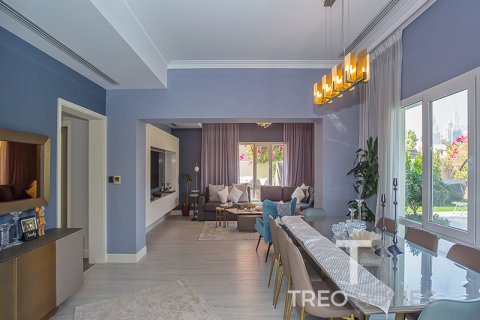 Villa till försäljning i Meadows, Dubai, UAE 4 sovrum, 387.41 kvm Nr. 733903 - fotografi 4