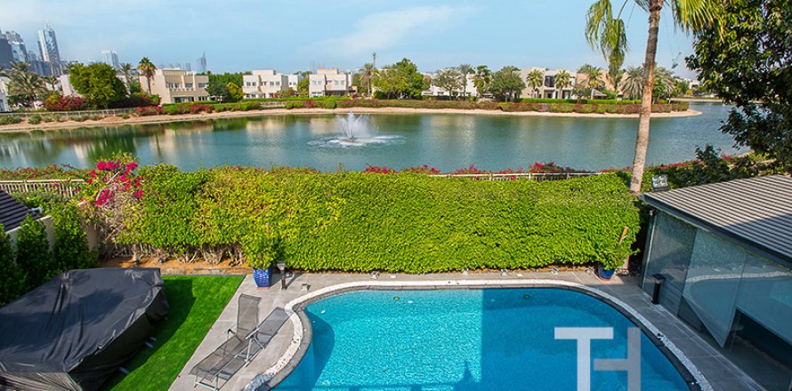 Villa i Meadows, Dubai, UAE 4 sovrum, 387.41 kvm Nr. 733903