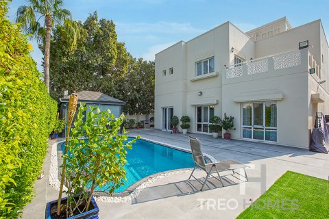 Villa till försäljning i Meadows, Dubai, UAE 4 sovrum, 387.41 kvm Nr. 733903 - fotografi 2