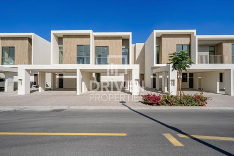 Villa in The Valley, Dubai, UAE 3 bedrooms, 174 sq.m. № 684081