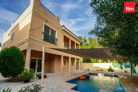 Villa in Dubai, UAE 5 bedrooms, 566.7 sq.m. № 645719 - photo 2