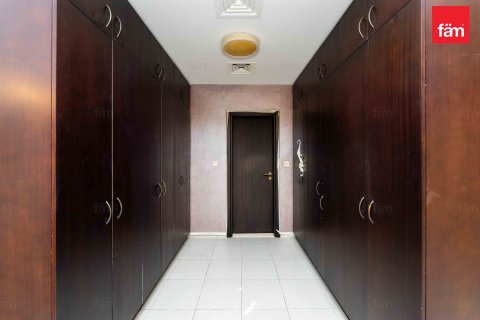 Villa in Dubai, UAE 5 bedrooms, 566.7 sq.m. № 645719 - photo 19