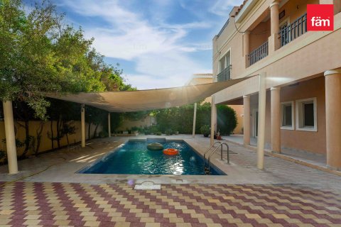 Villa in Dubai, UAE 5 bedrooms, 566.7 sq.m. № 645719 - photo 4