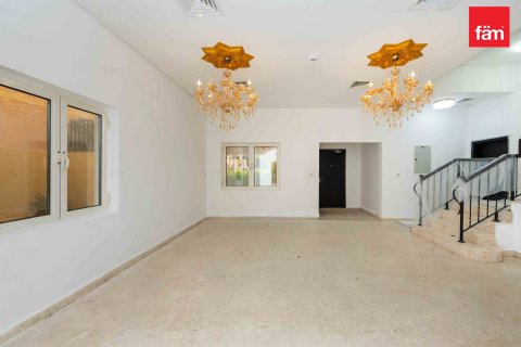 Villa in Dubai, UAE 5 bedrooms, 566.7 sq.m. № 645719 - photo 6