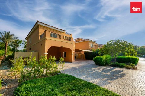 Villa in Dubai, UAE 5 bedrooms, 566.7 sq.m. № 645719 - photo 1