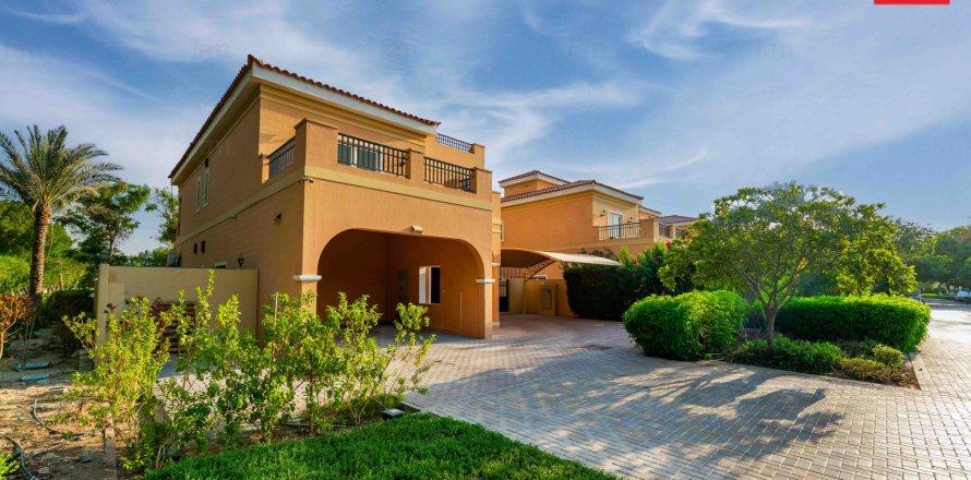 Villa in Dubai, UAE 5 bedrooms, 566.7 sq.m. № 645719