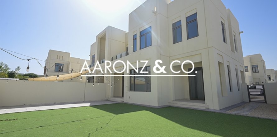Adosado en Reem, Dubai, EAU 4 dormitorios, 343 m² № 685640