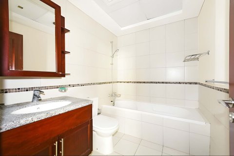 Lägenhet till försäljning i The Views, Dubai, UAE 2 sovrum, 121.89 kvm Nr. 759792 - fotografi 6