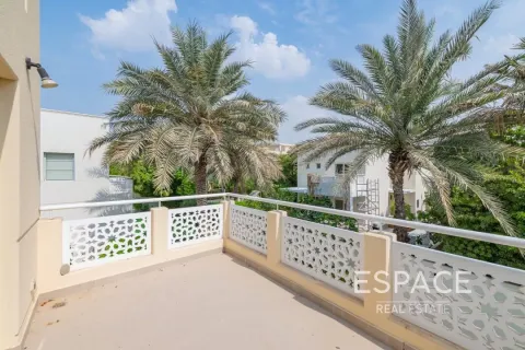 Villa en alquiler en Meadows, Dubai, EAU 3 dormitorios, 542 m2 № 650092 - foto 20