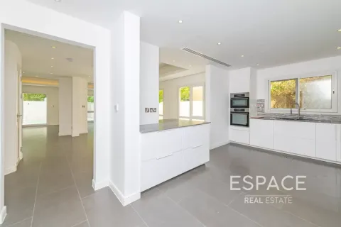 Villa en alquiler en Meadows, Dubai, EAU 3 dormitorios, 542 m2 № 650092 - foto 6